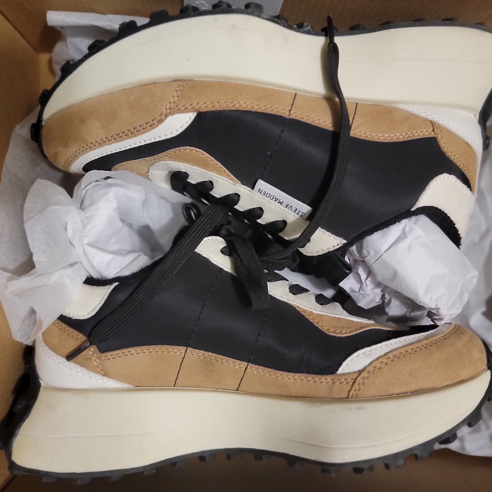 Steve Madden Black and Tan Women's Jogger Sneaker